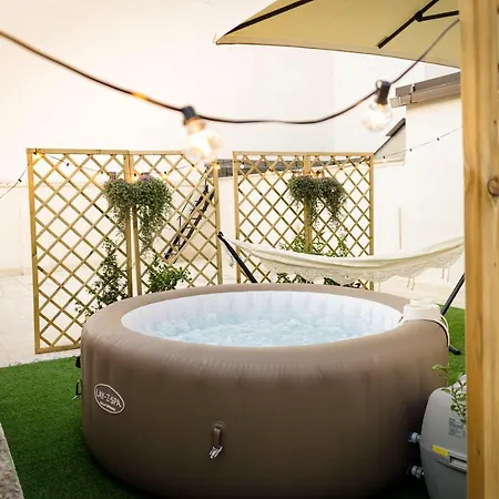 Lägenhet Apulialux Penthouse & Garden Con Spa In Centro