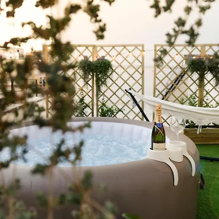 Apulialux Penthouse & Garden Con Spa In Centro Appartement